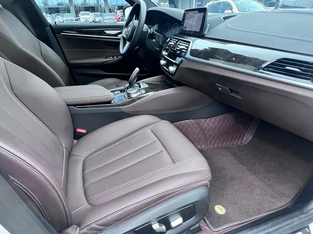 BMW 5 Series — миниатюра 11