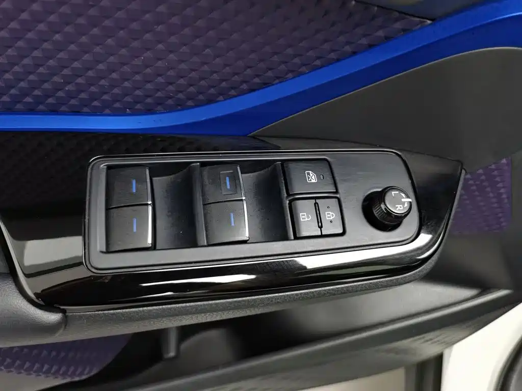 Toyota IZOA — миниатюра 9