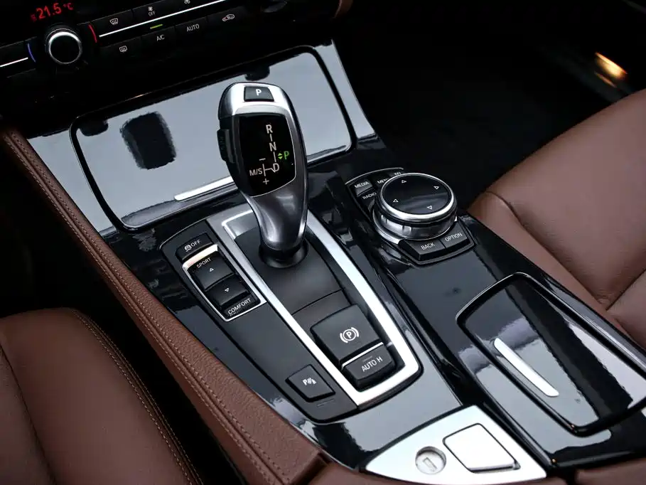 BMW 5 Series — миниатюра 10