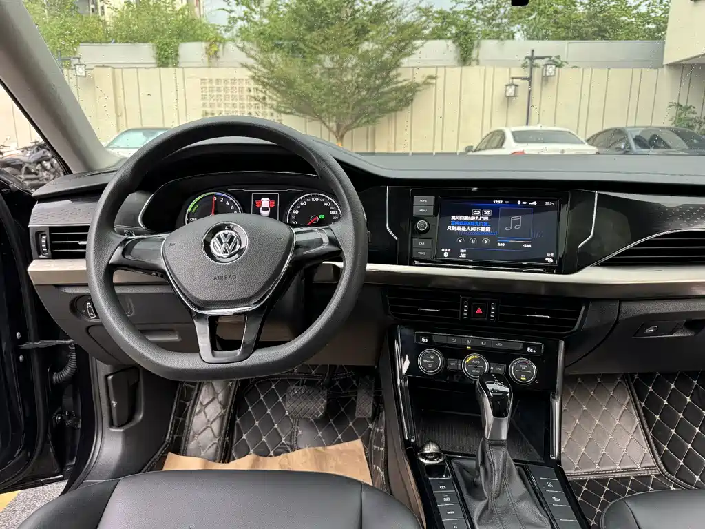 Volkswagen Passat PHEV — миниатюра 14