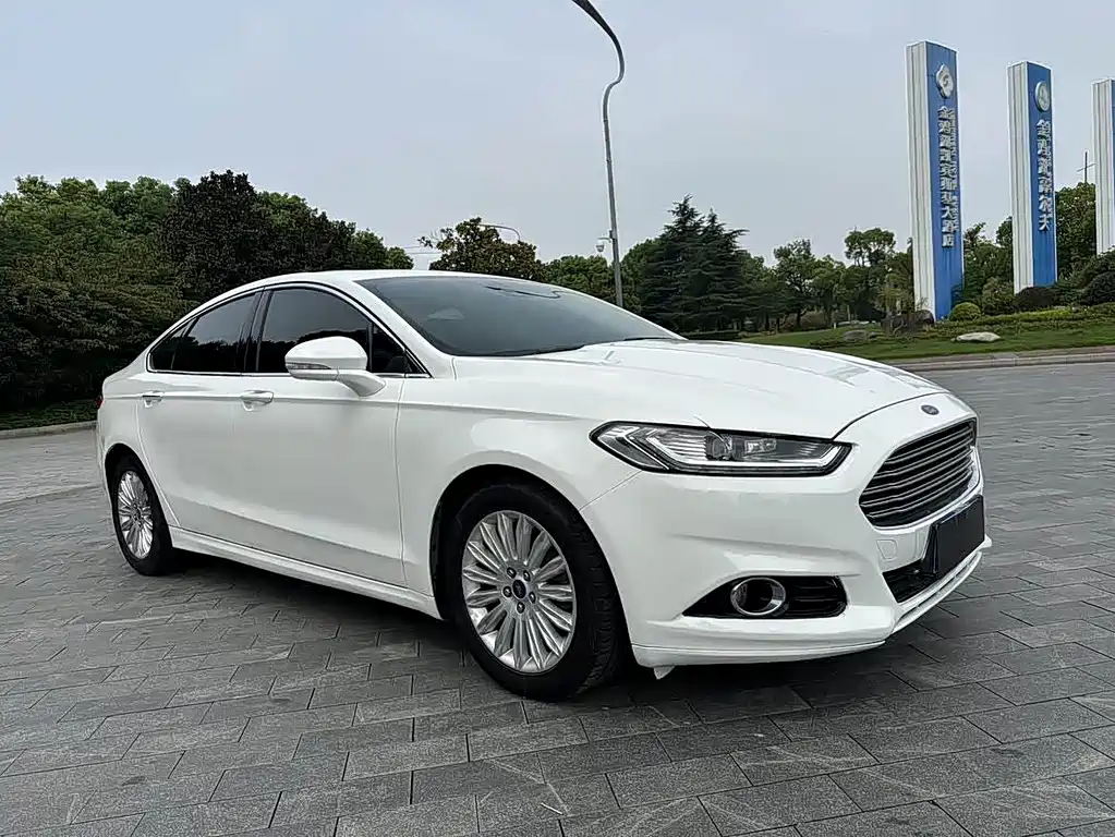 Ford Mondeo 2013 2.0L GTDi200 Fashion