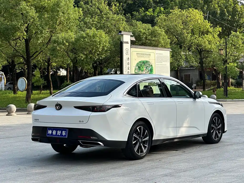 Changan Eado — миниатюра 6