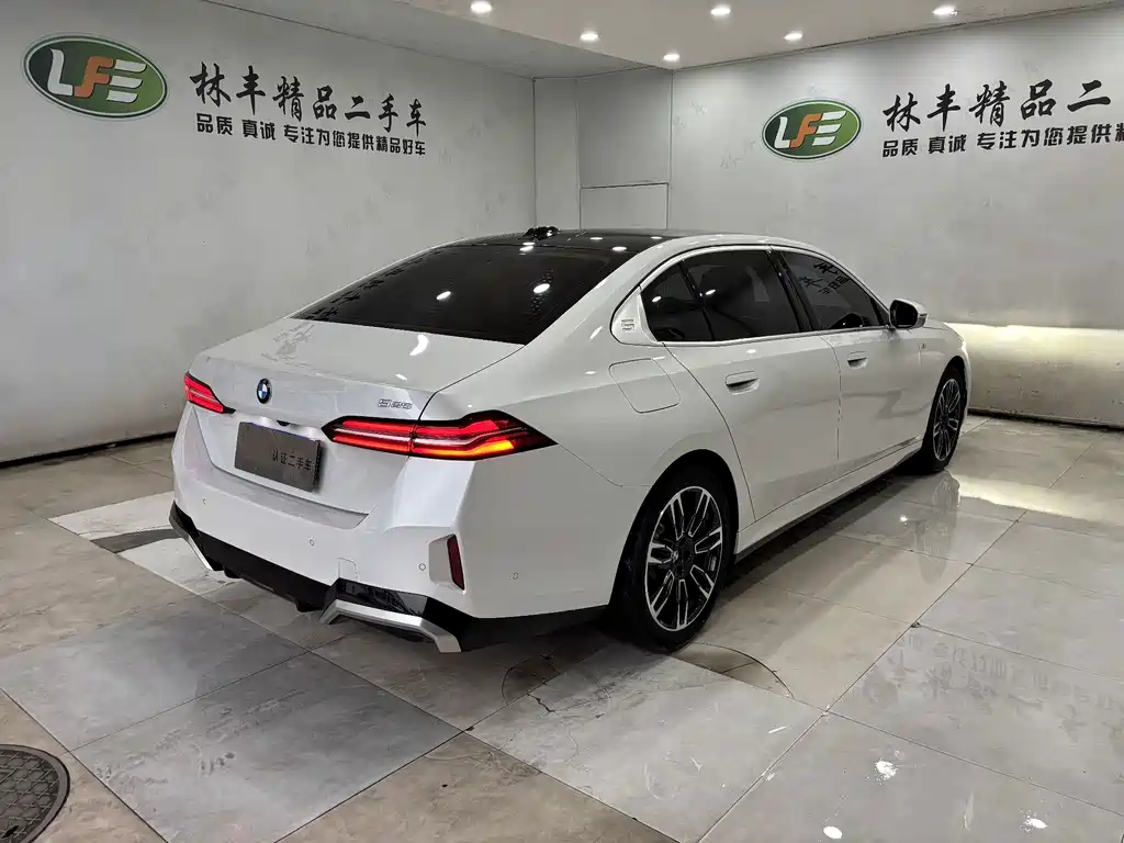 BMW 5 Series — миниатюра 6