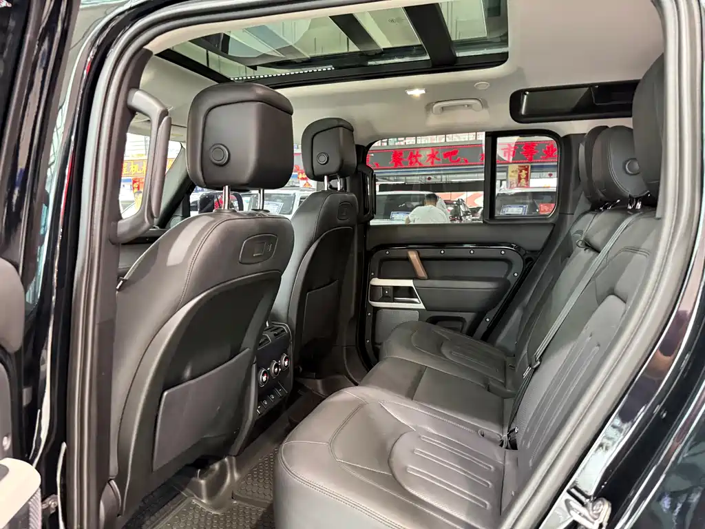 Land Rover Defender — миниатюра 12