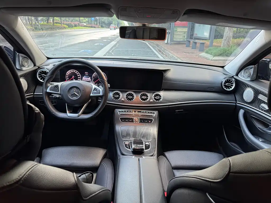 Mercedes-Benz E-Class — миниатюра 4