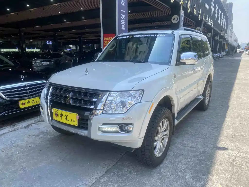 Mitsubishi Pajero (Import)