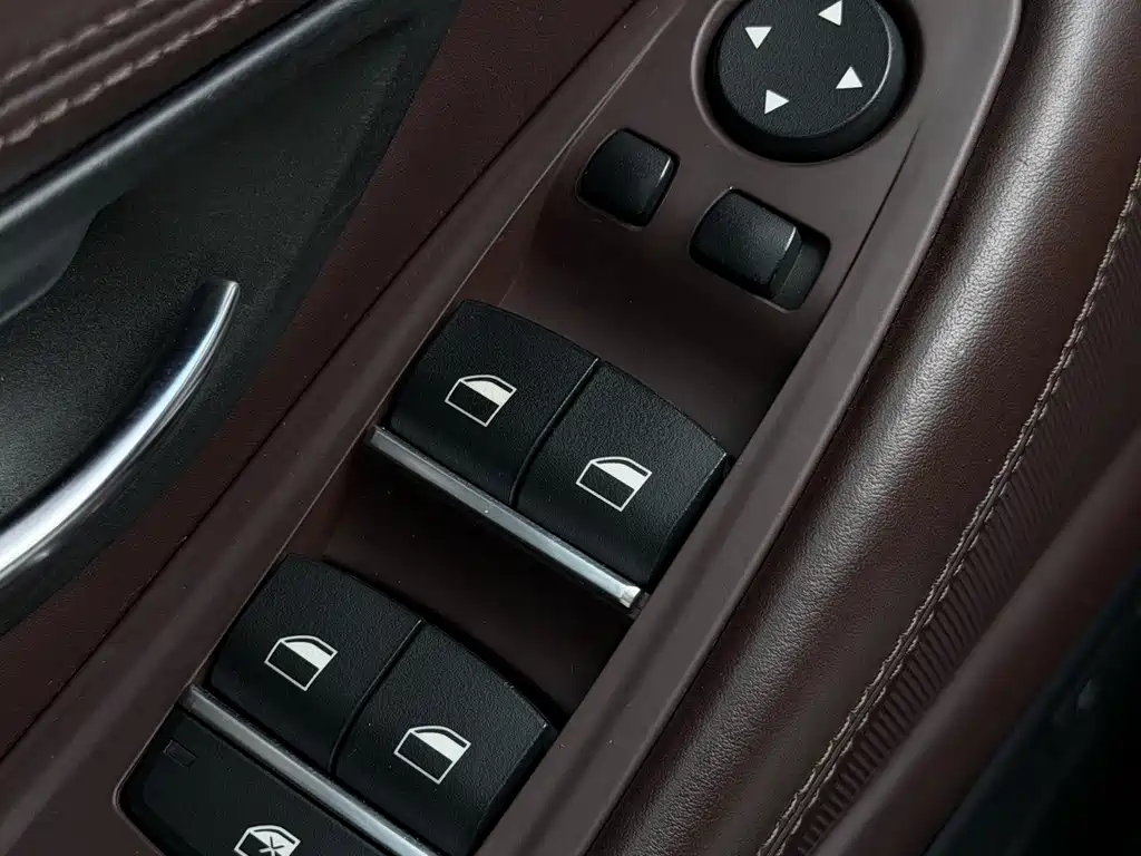 BMW 5 Series — миниатюра 19