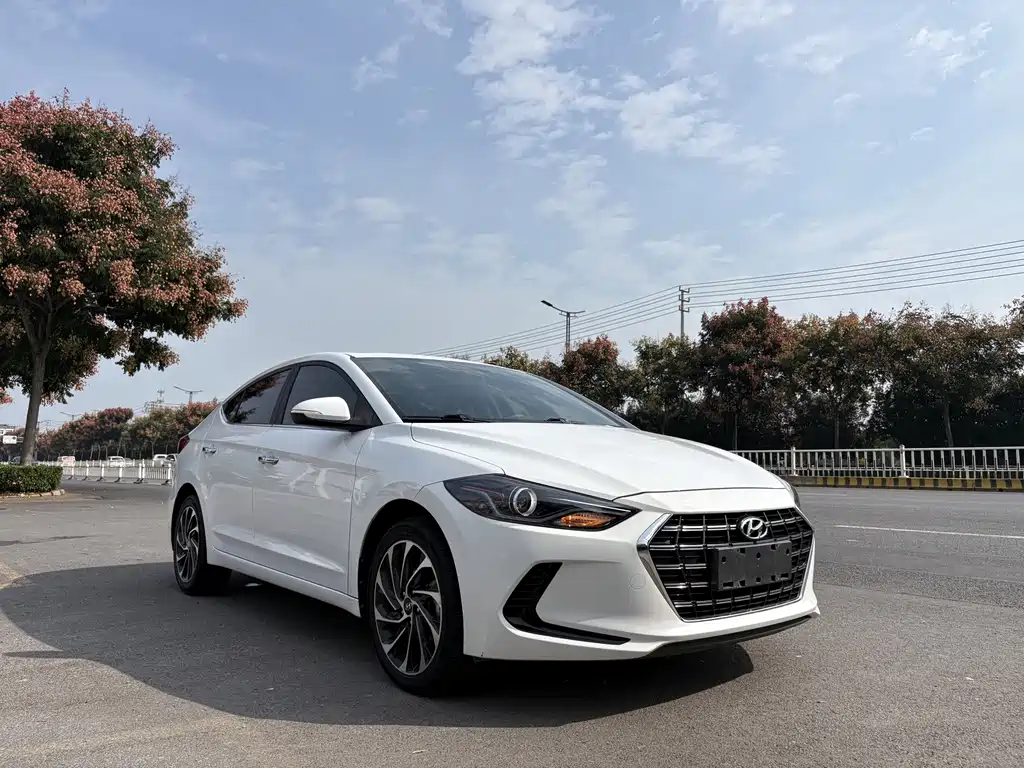 Hyundai Elantra — миниатюра 7