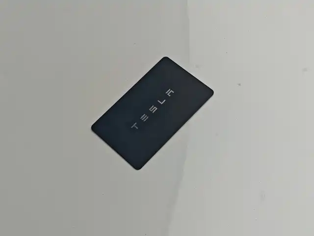 Tesla Model Y — миниатюра 9