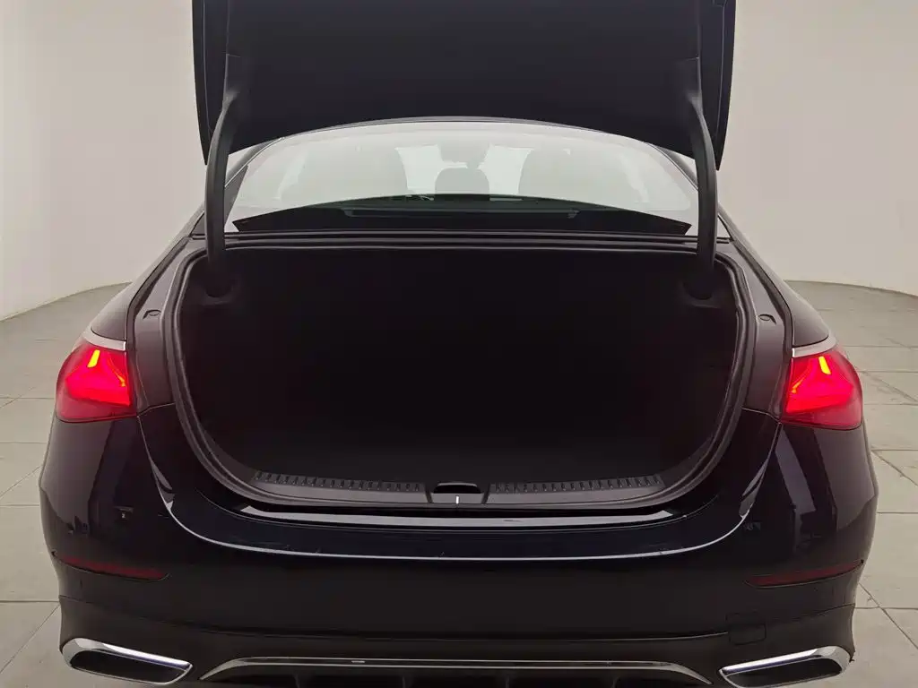 Mercedes-Benz E-Class — миниатюра 16