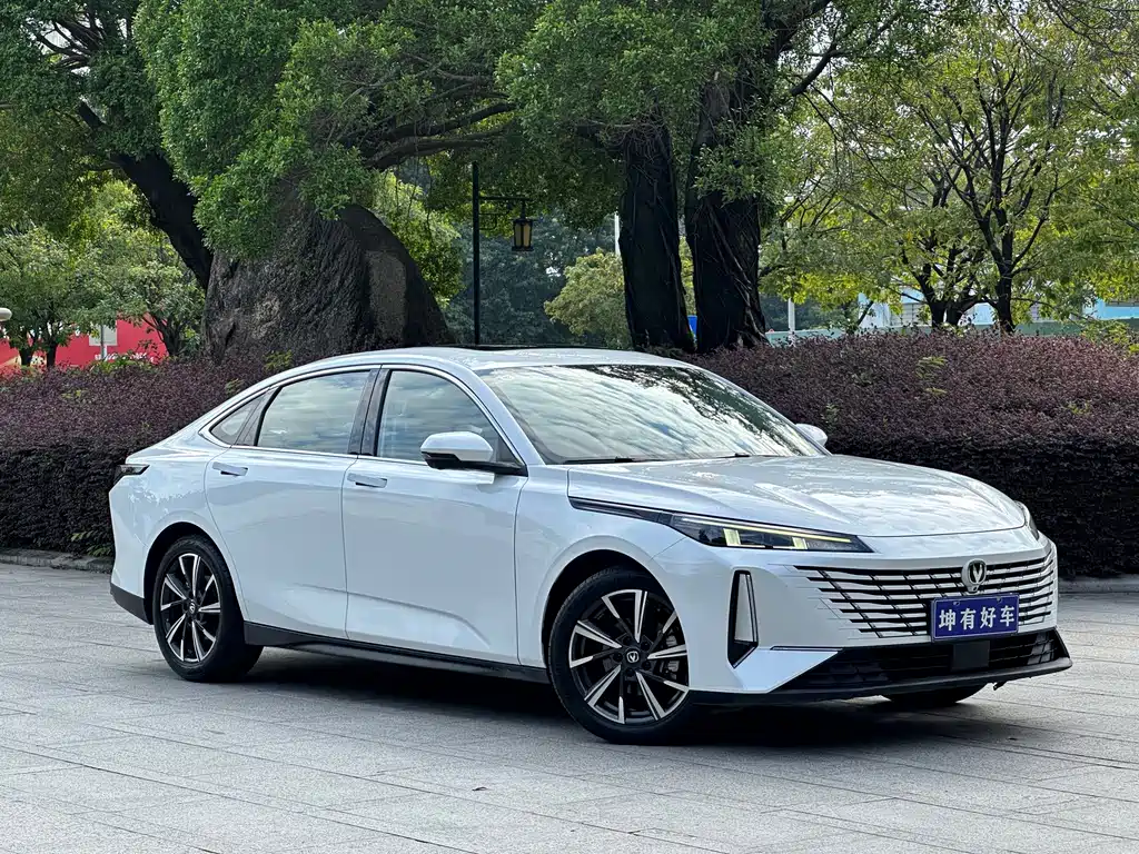 Changan Eado — миниатюра 3