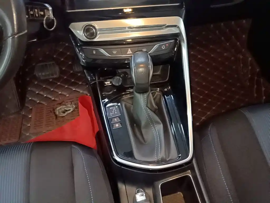 Peugeot 308 — миниатюра 14