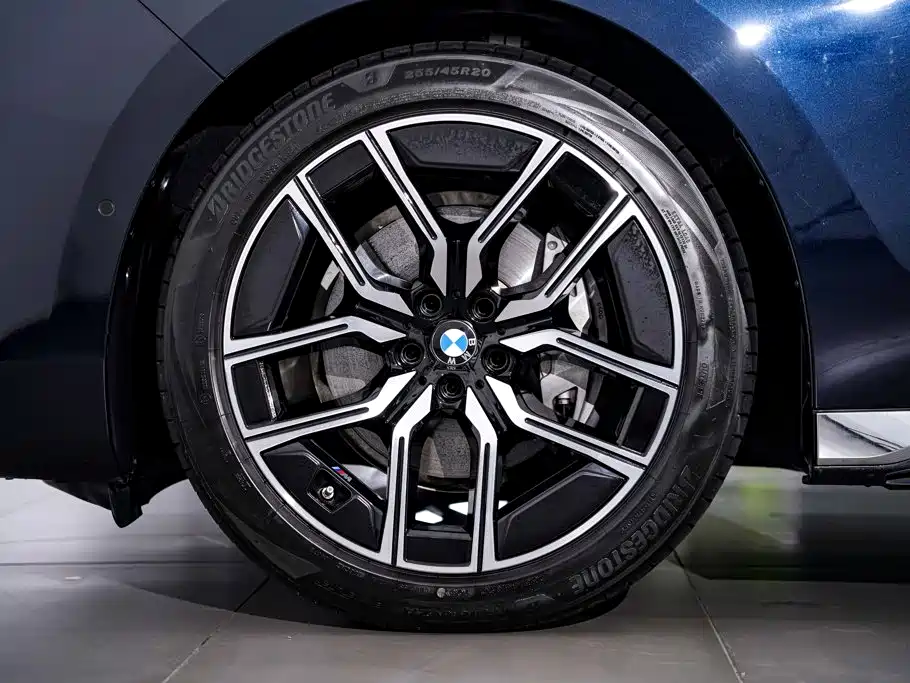 BMW 7 Series — миниатюра 12