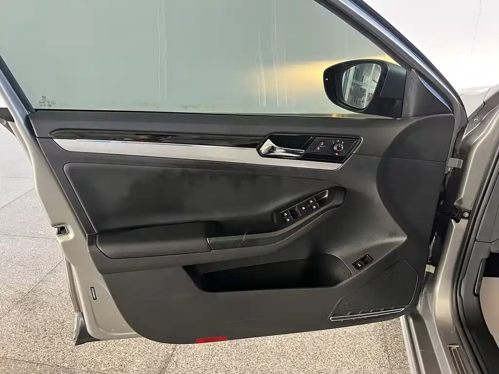 Volkswagen Sagitar — миниатюра 17