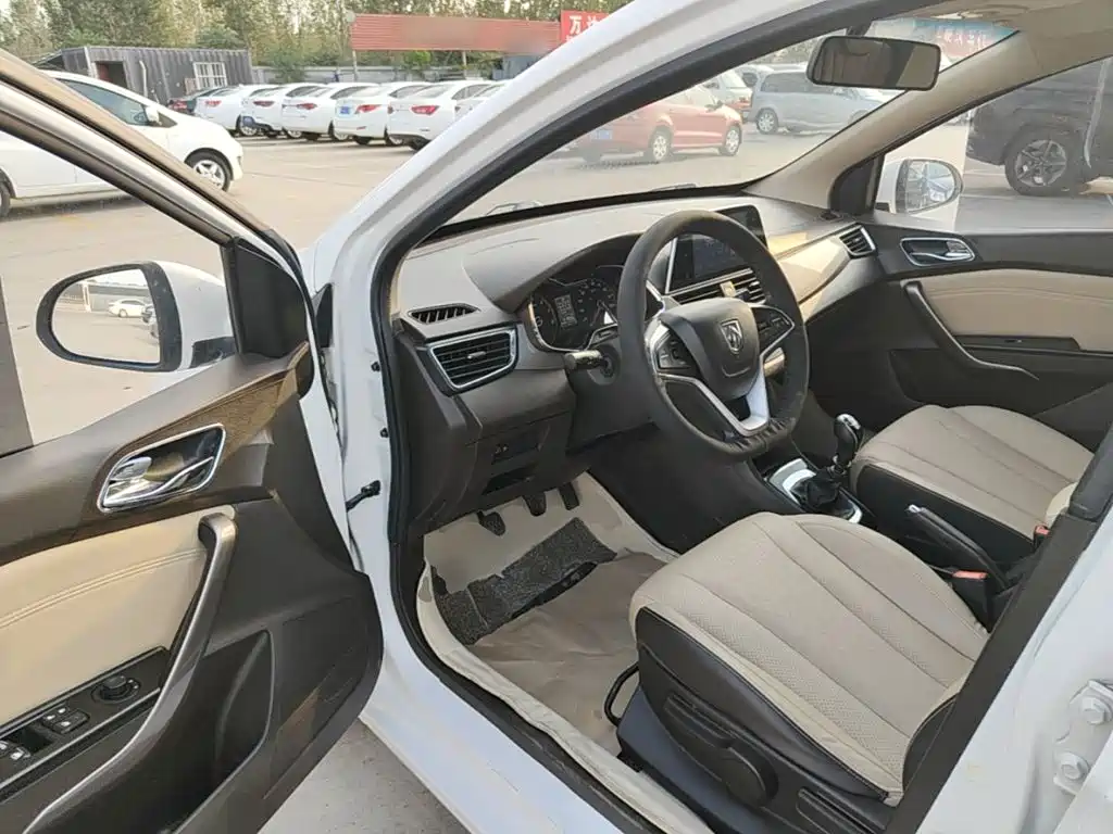 Baojun 310W — миниатюра 16