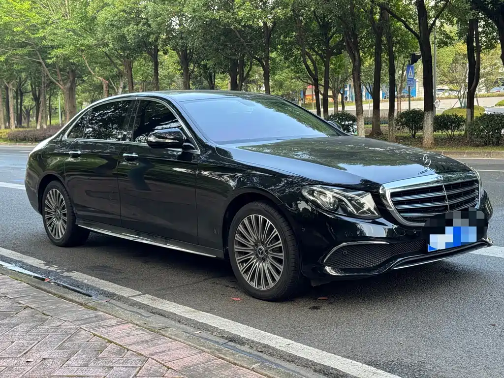 Mercedes-Benz E-Class — миниатюра 3
