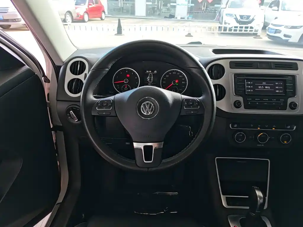 Volkswagen Tiguan — миниатюра 11