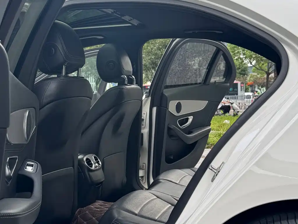 Mercedes-Benz C-Class — миниатюра 11