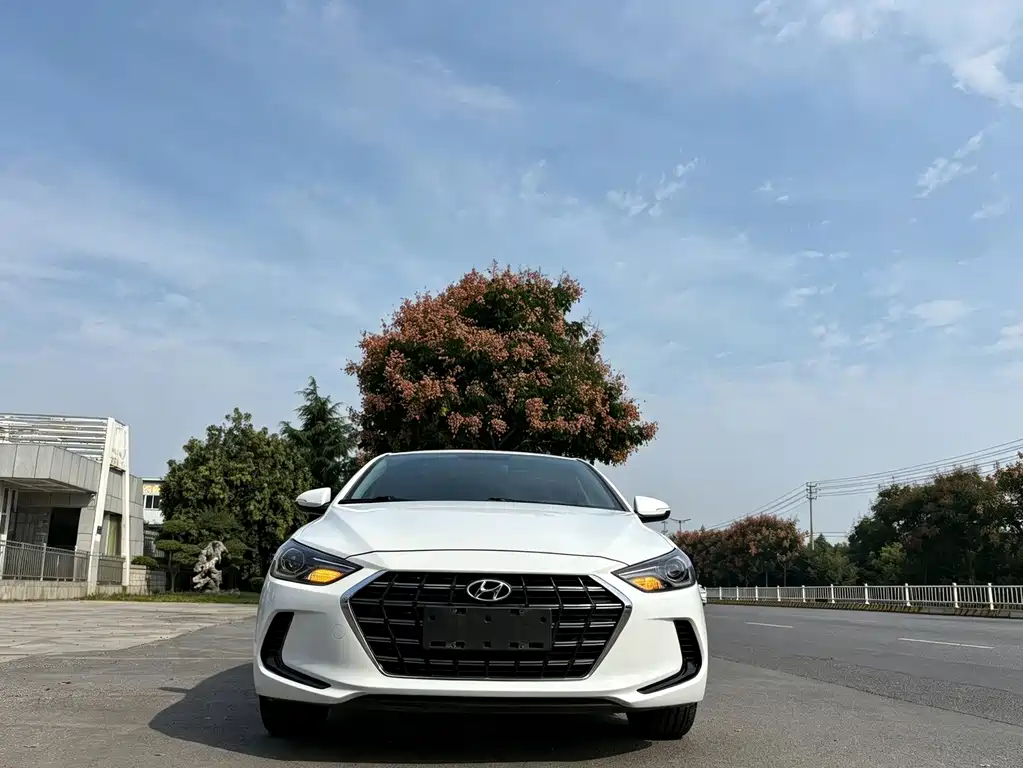 Hyundai Elantra — миниатюра 8