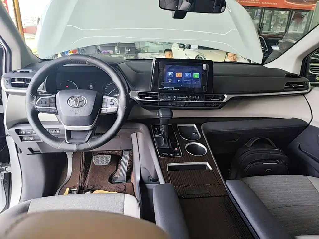 Toyota Sienna 2023 2.5L Comfort