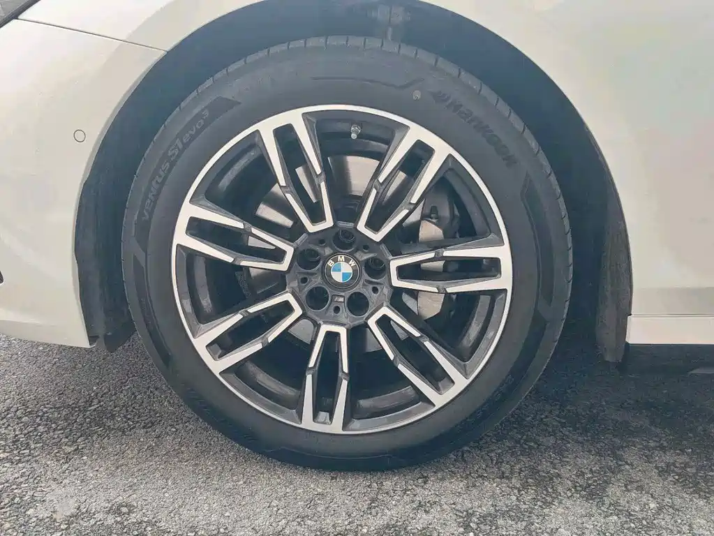 BMW 5 Series — миниатюра 15