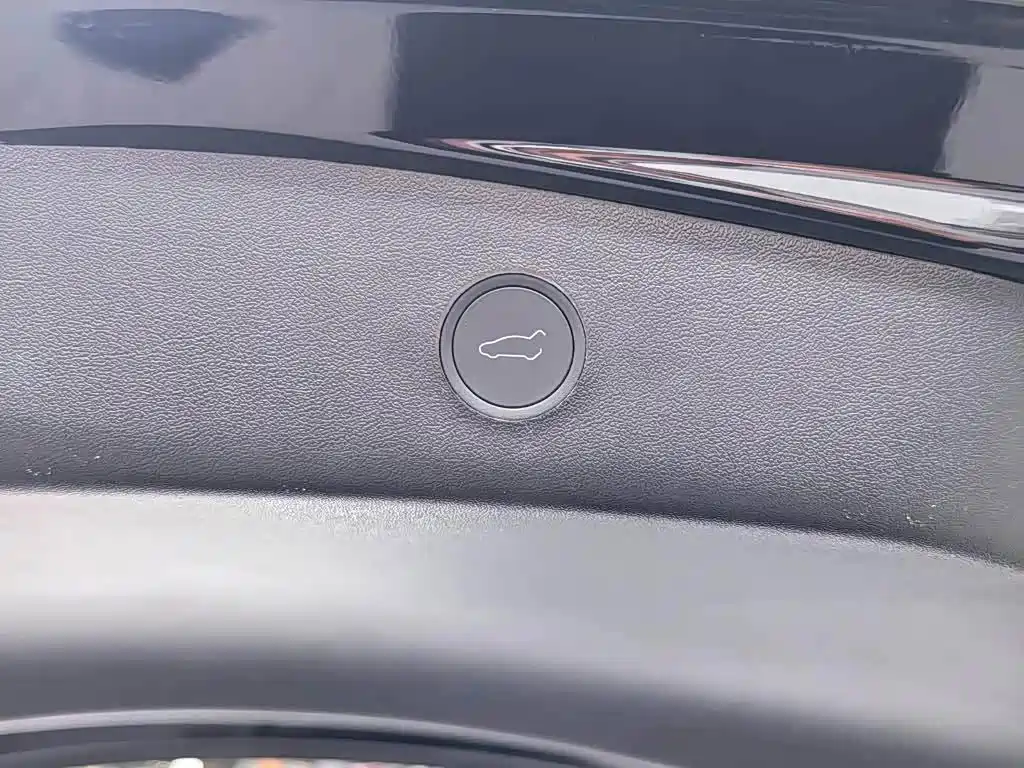 Tesla Model 3 — миниатюра 11