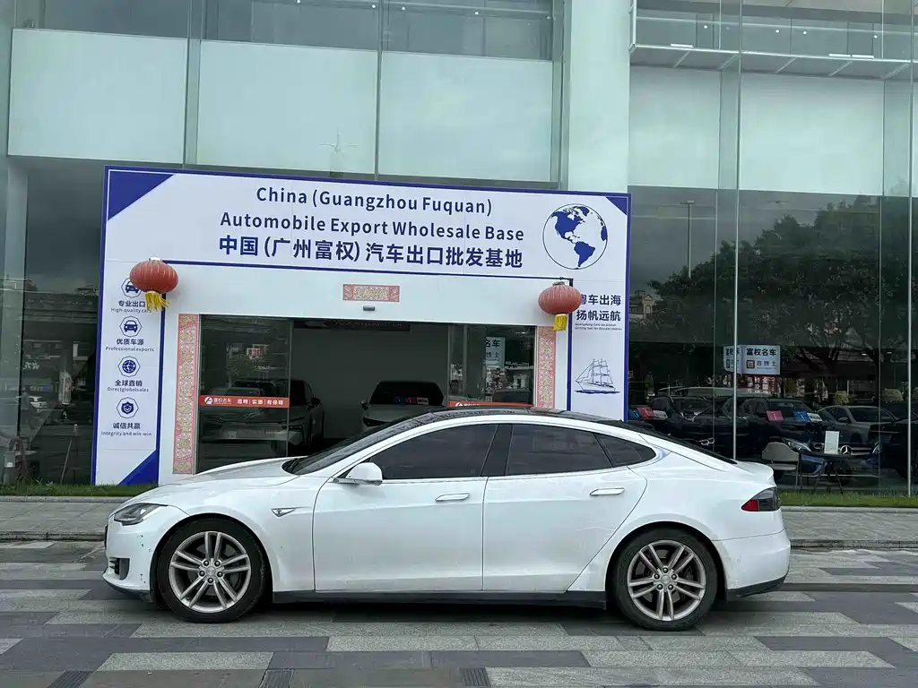 Tesla Model S — миниатюра 2