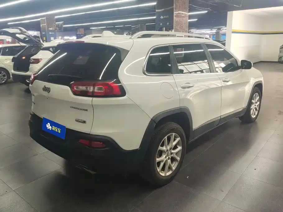 Jeep Cherokee — миниатюра 3