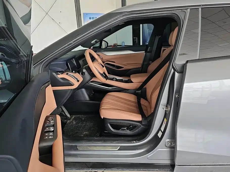 BYD L EV — миниатюра 9