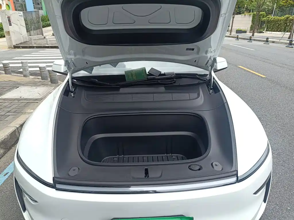 Tesla Model Y — миниатюра 21