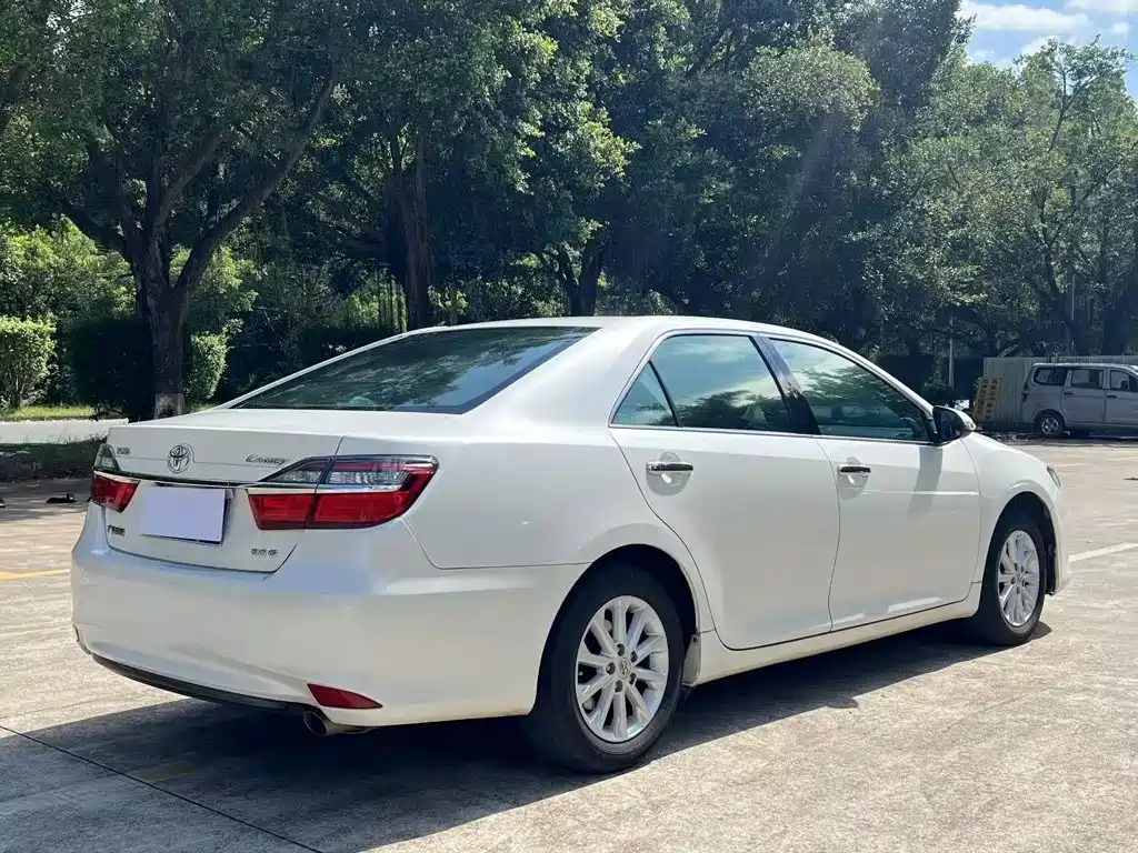Toyota Camry — миниатюра 7