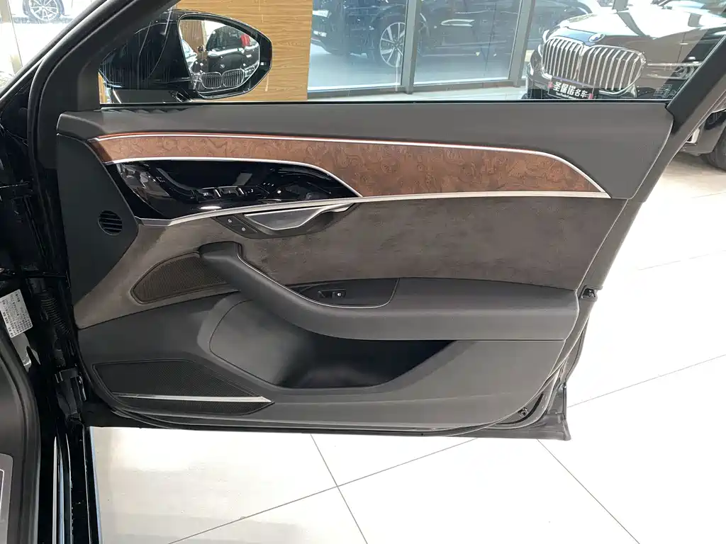 Audi A8 — миниатюра 15