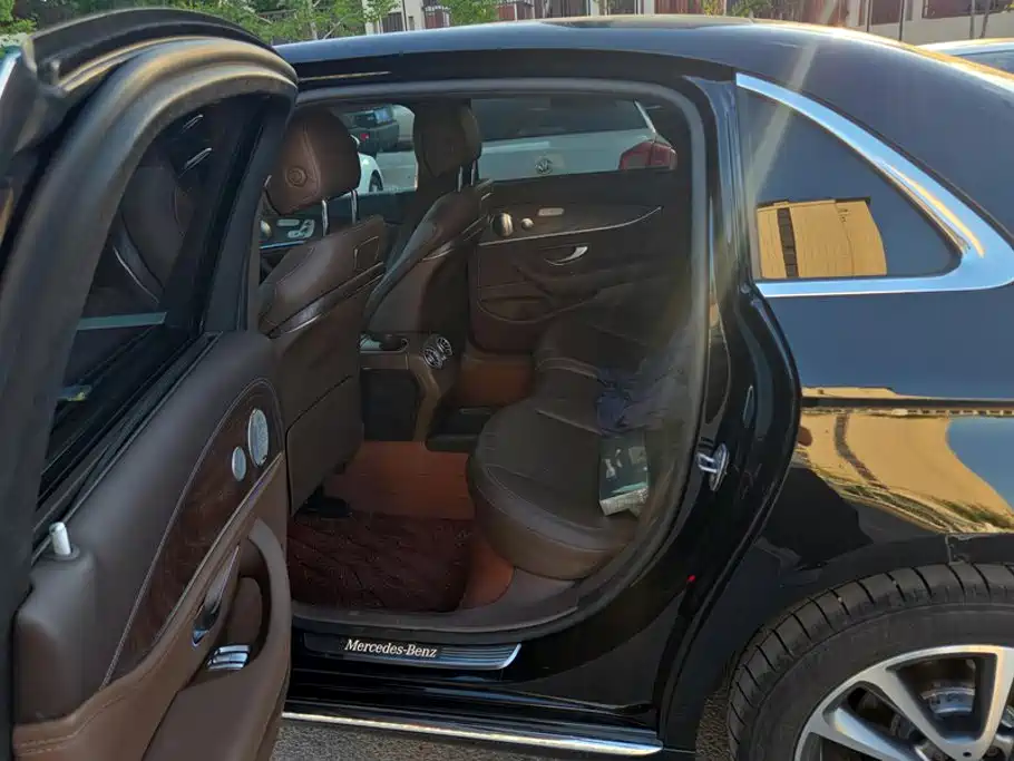 Mercedes-Benz E-Class — миниатюра 11