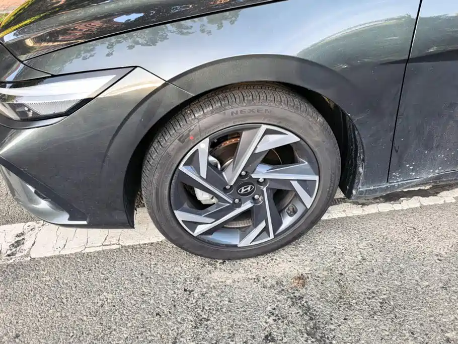 Hyundai Elantra — миниатюра 6