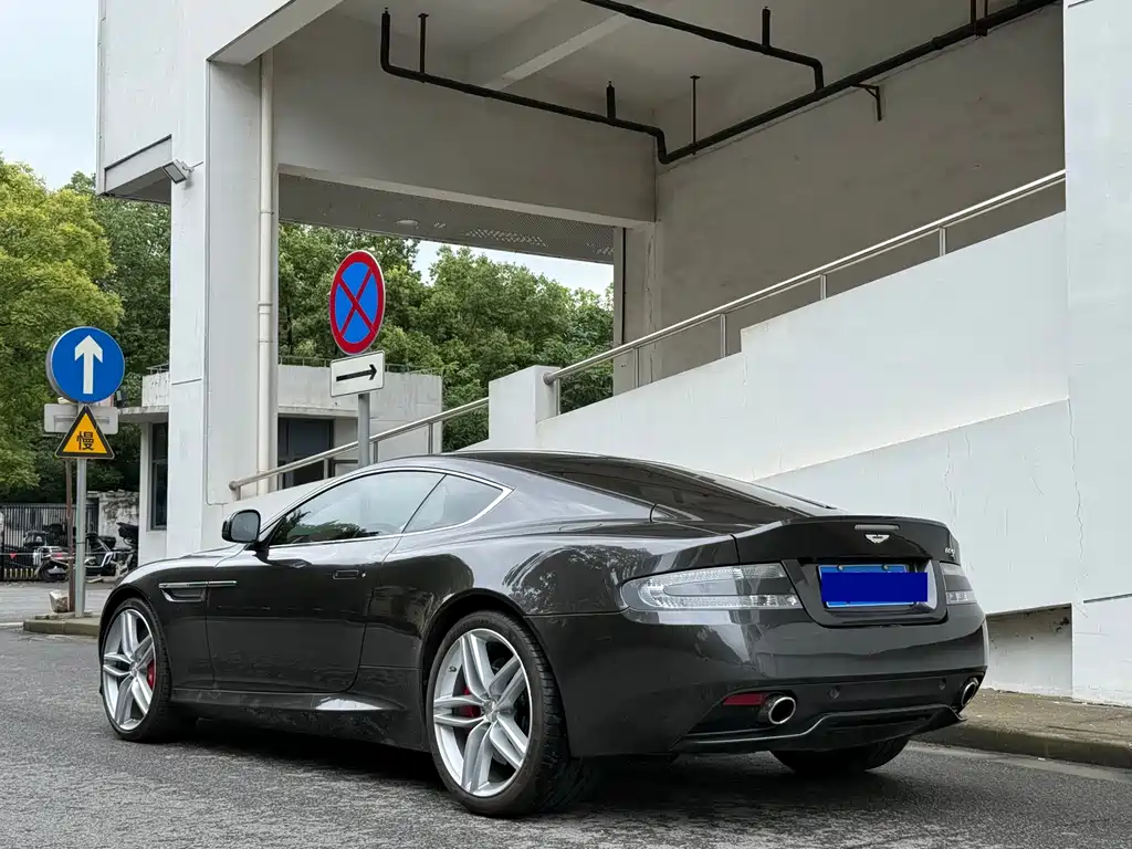 Aston Martin DB9 — миниатюра 2