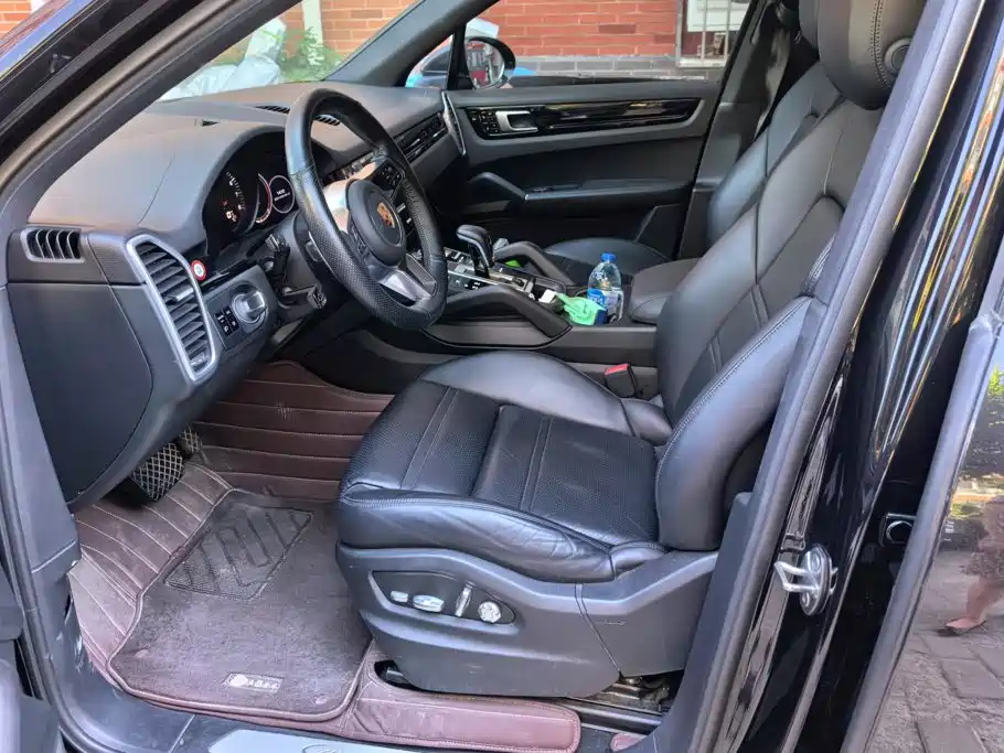Porsche Cayenne — миниатюра 9