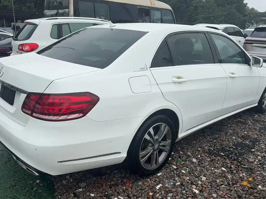 Mercedes-Benz E-Class — миниатюра 6