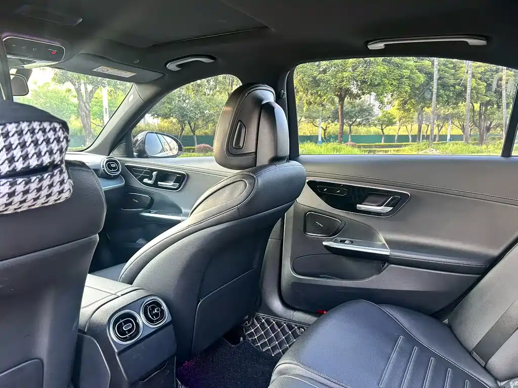 Mercedes-Benz C-Class — миниатюра 5