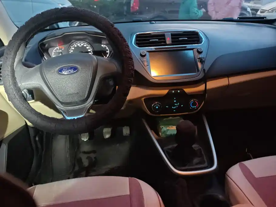 Ford Escort — миниатюра 12