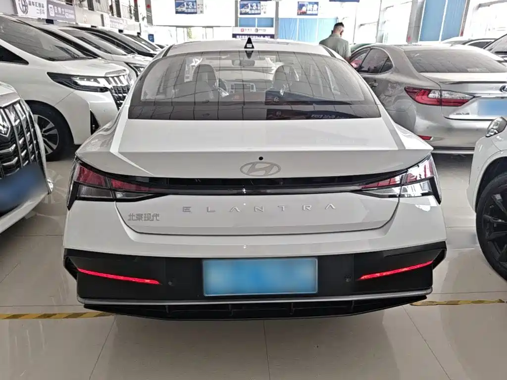 Hyundai Elantra — миниатюра 6