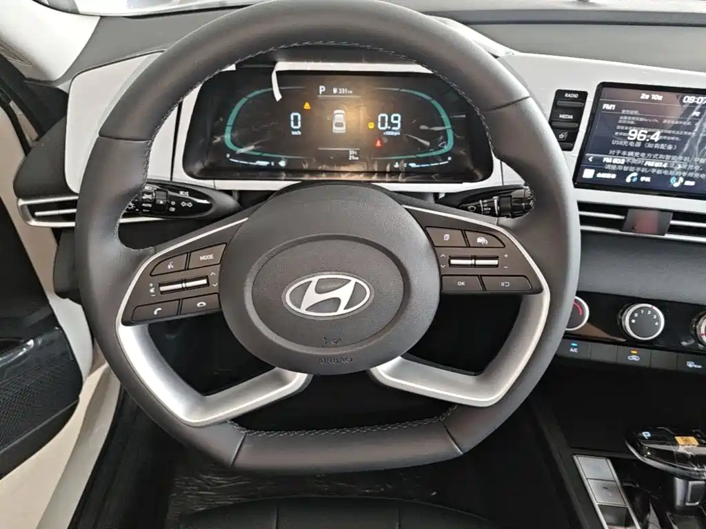 Hyundai Elantra — миниатюра 11