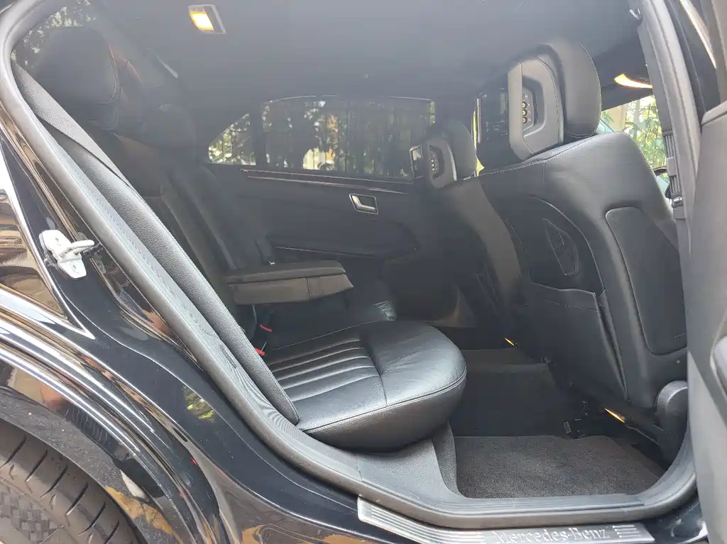 Mercedes-Benz E-Class — миниатюра 26