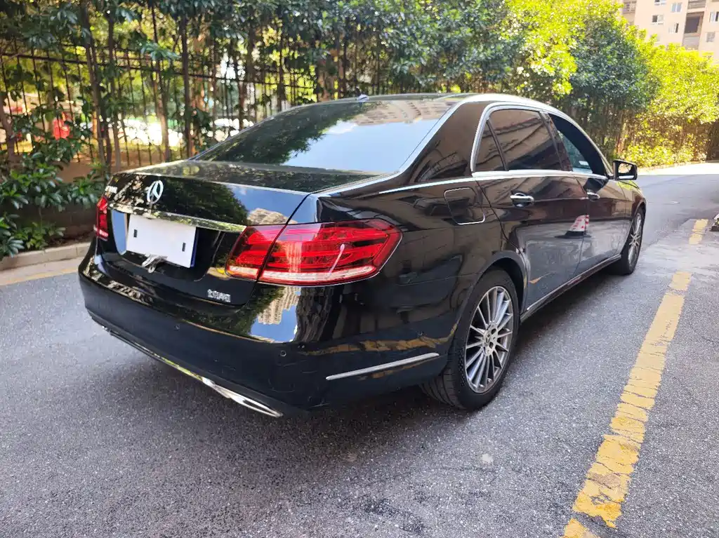 Mercedes-Benz E-Class — миниатюра 38