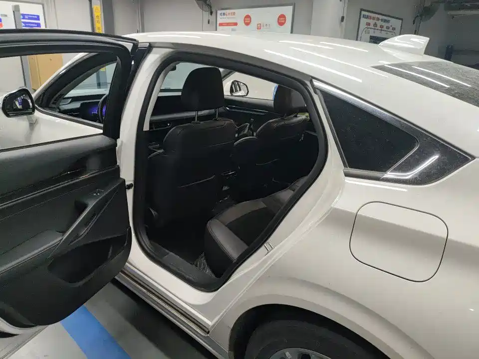 Ford Mondeo — миниатюра 6