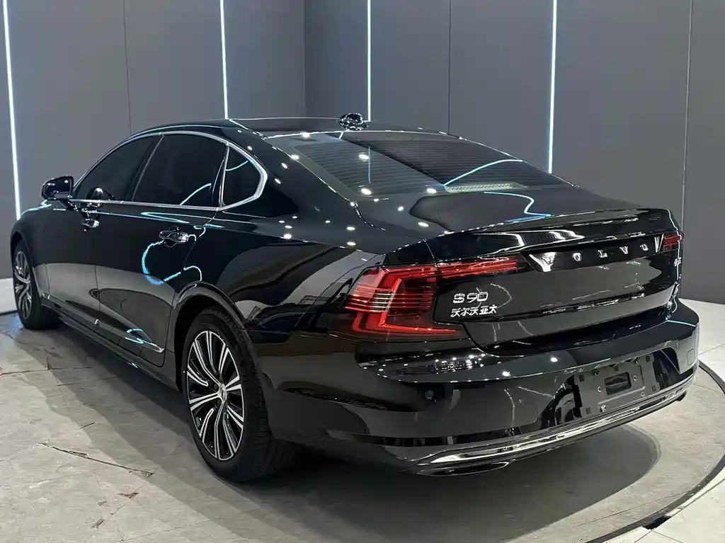 Volvo S90 — миниатюра 8