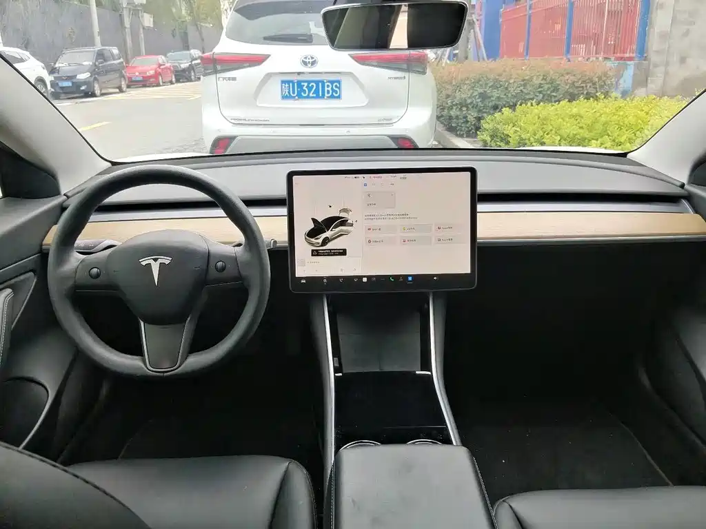 Tesla Model 3 — миниатюра 5