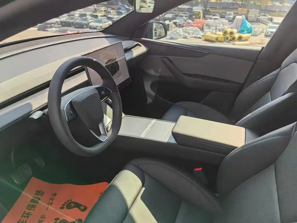Tesla Model Y — миниатюра 7