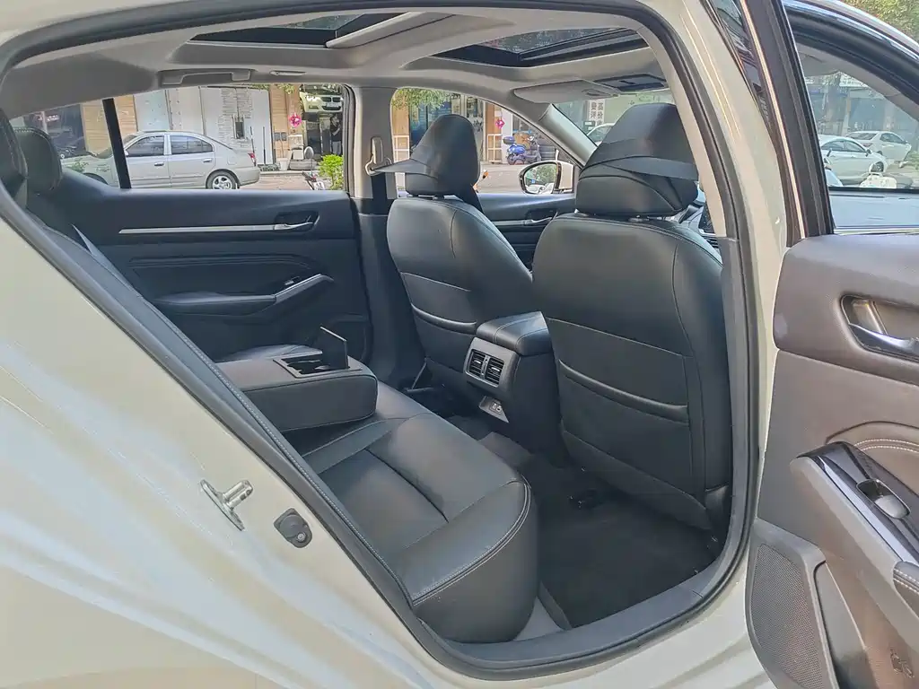 Nissan Teana — миниатюра 10