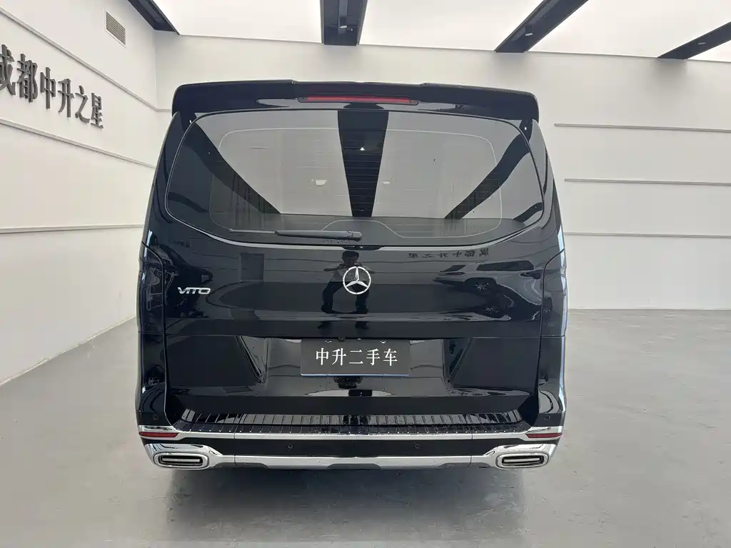 Mercedes-Benz Vito 2023 2.0T 7 мест