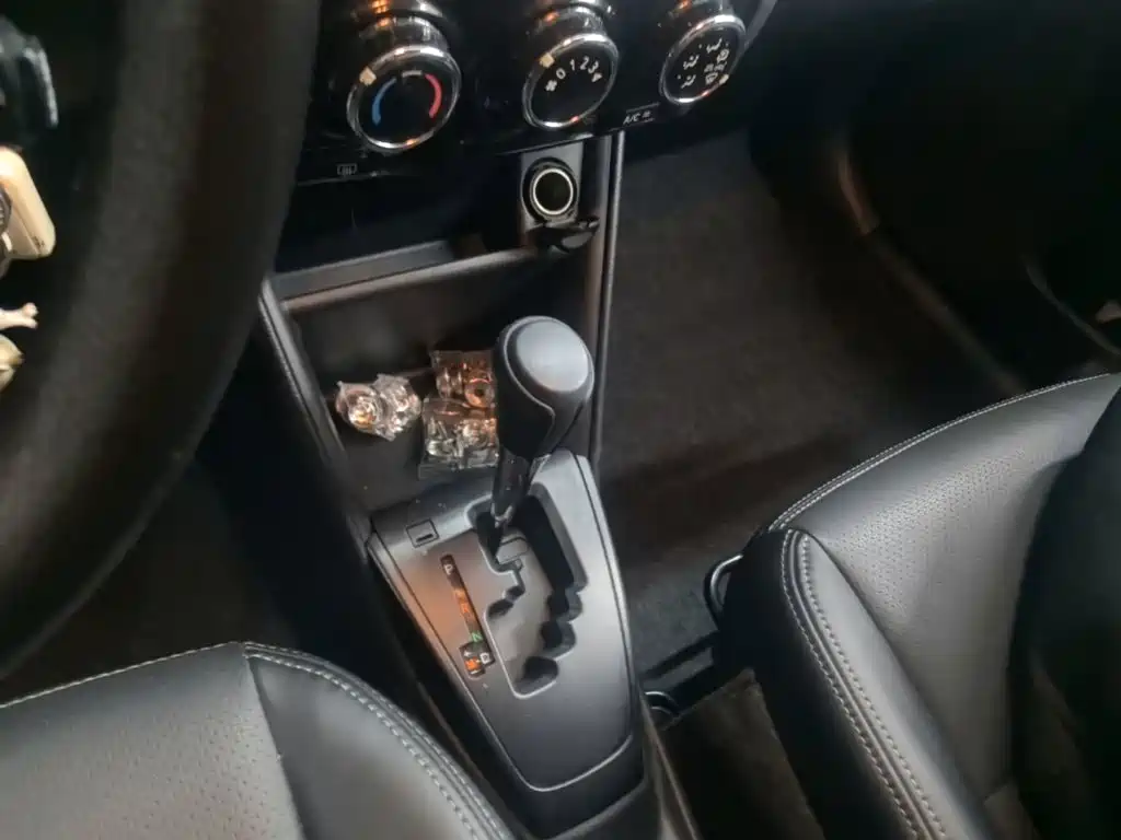 Toyota Yaris L — миниатюра 14